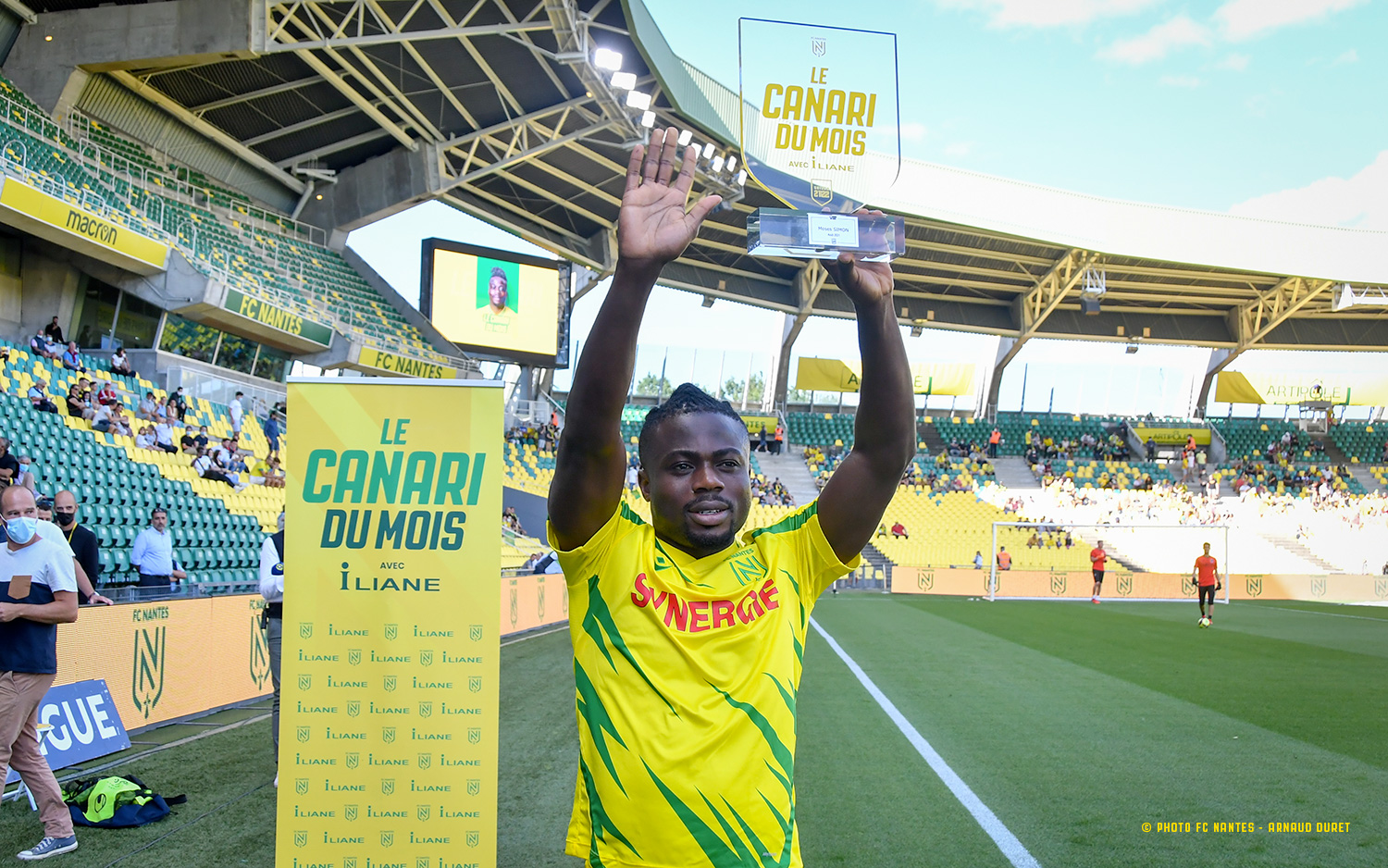 Fc Nantes Canari Du Mois Moses Simon A Re U Son Troph E